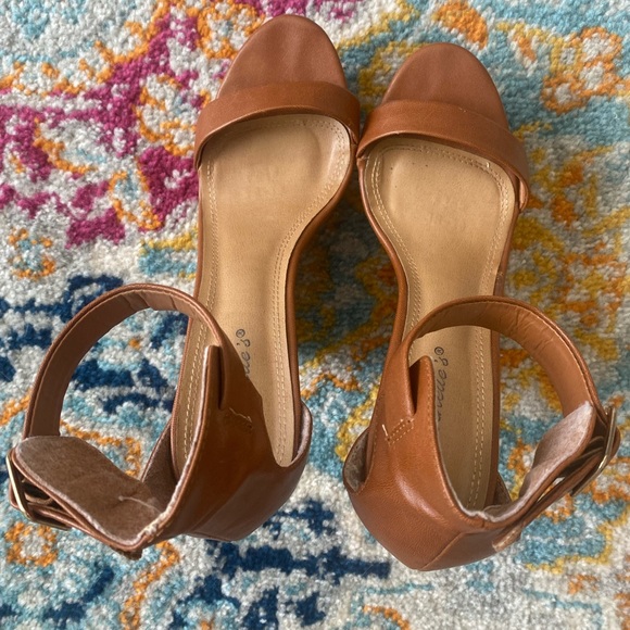 SOLD!! Breckelles Women Tan Leatherette Single Band Ankle Strap Platform Wedge - Picture 8 of 11